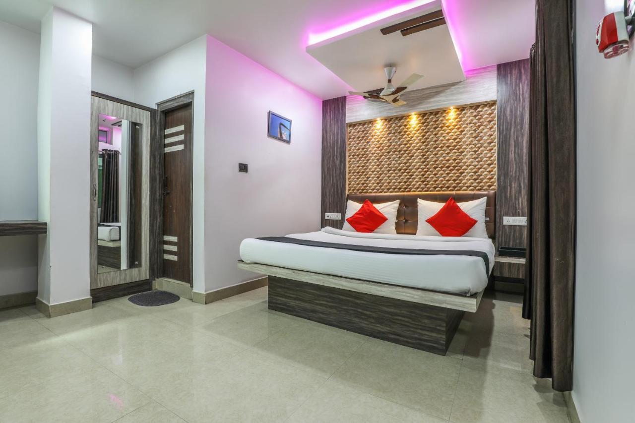 Oyo 14472 Brahmaputra Guest House Guwahati Esterno foto